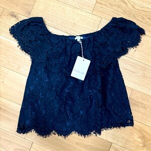 NWT Olivia Grey Lace on/off shoulder blouse - size M